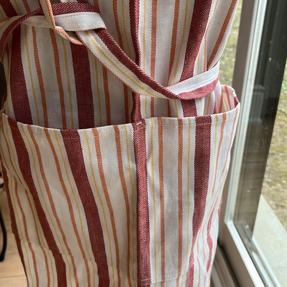 NWOT Williams Sonoma apron - Picture 4 of 7